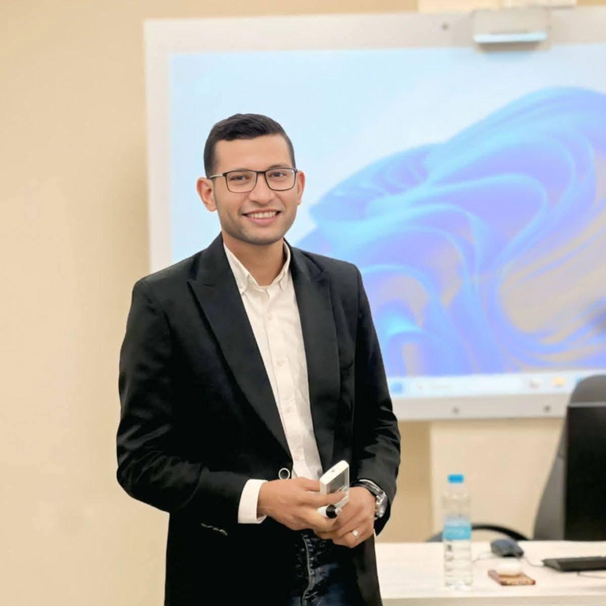 المهندس وليد خضراوي ابن قرية تانوف الذي وضع ديرمواس  في جيبك بتطبيق “دليل “