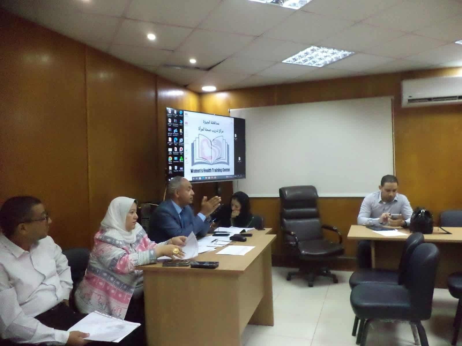 وكيل صحة الجيزة يلتقى بمديري المستشفيات بمركز تدريب صحة المرأة بالجيزة