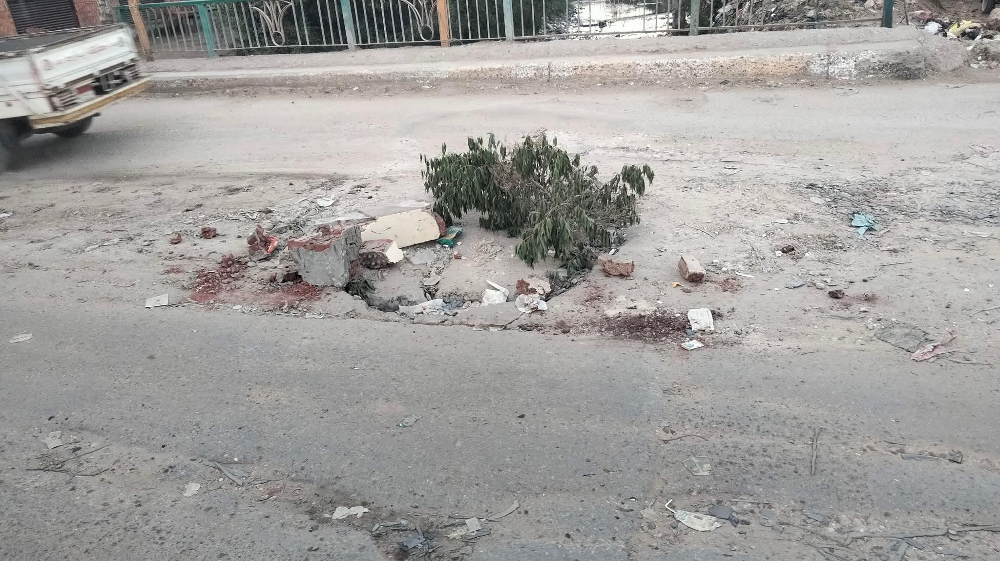 هبوط جزئي بمنتصف كوبري بمدينة فاقوس شرقية بشكل خطر داهم علي أرواح المواطنين