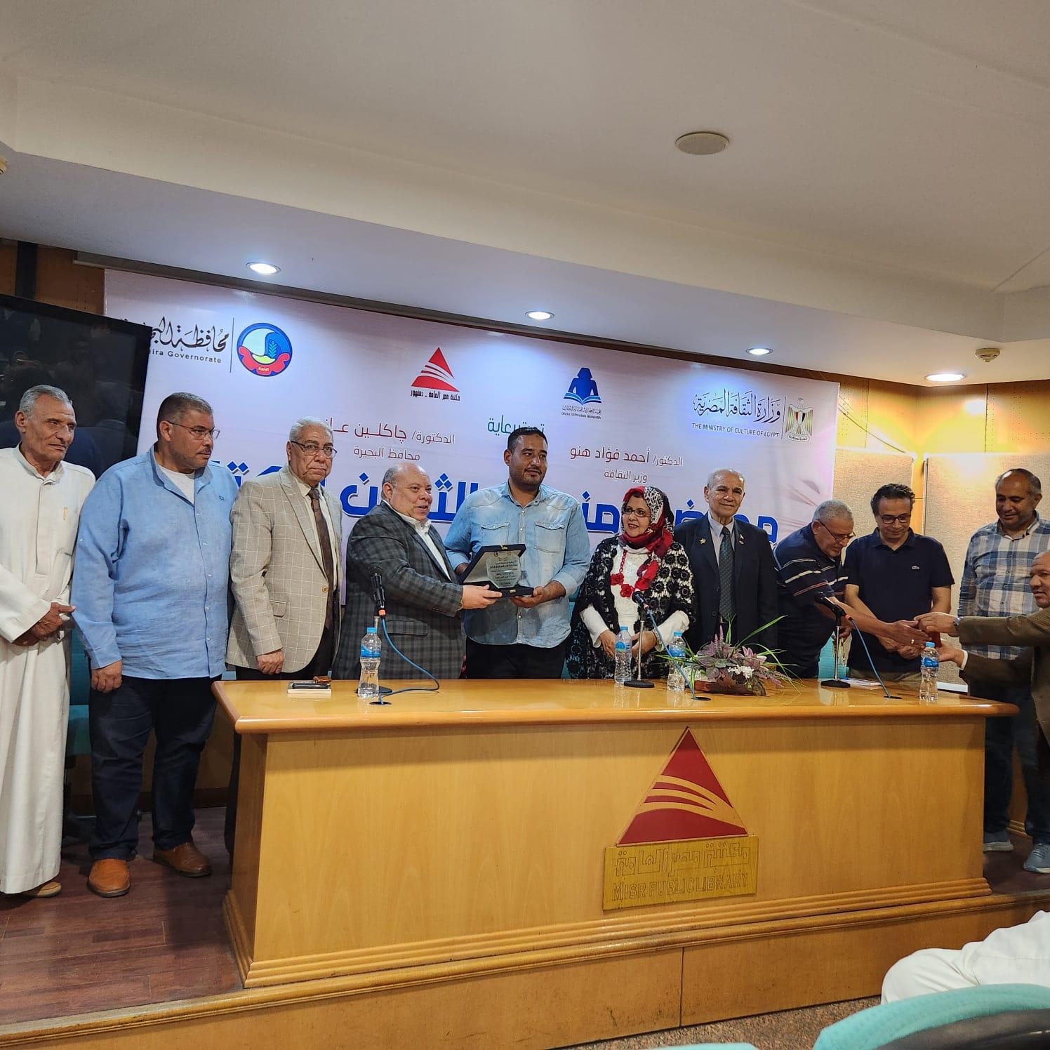 هويدا عطا.. ناقشت كتابها المصري.. صائد الدبابات.. قصة بطل في حب الوطن .. بمعرض دمنهور للكتاب الثامن