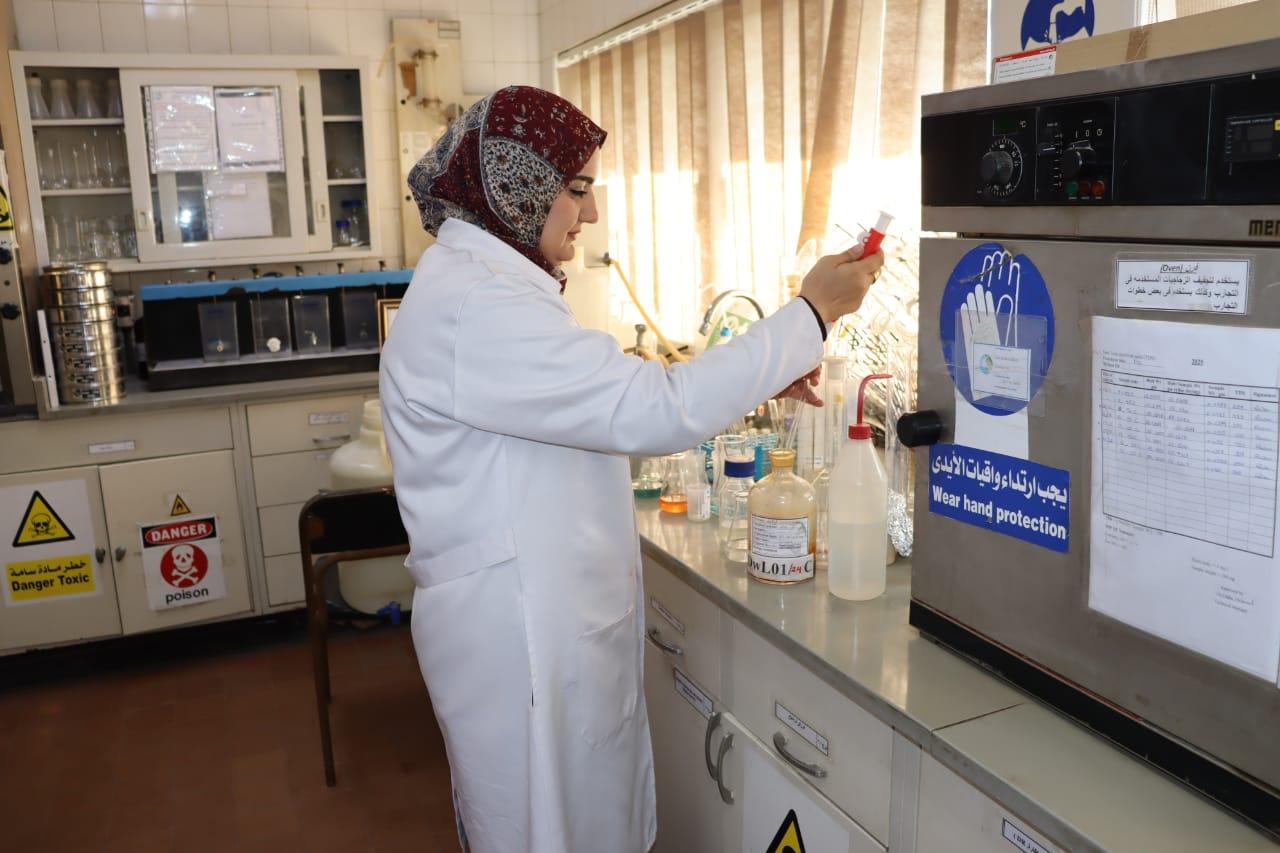 “مياه الفيوم “تتابع جودة مياه الشرب والصرف الصحي والصناعي بسحب أكثر من ٣٤ ألف عينة