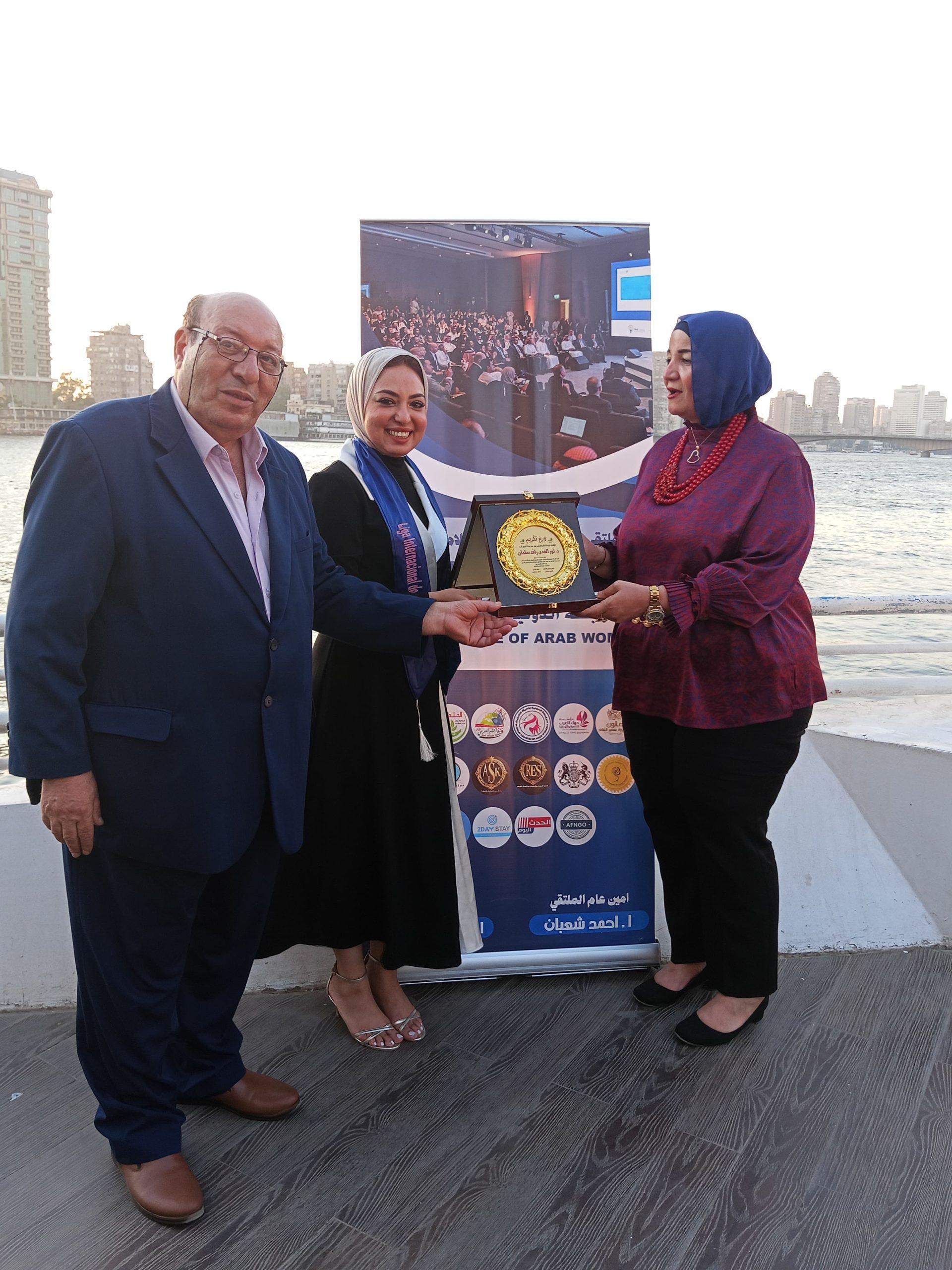 الرابطة الدولية للمرأة العربية بالتعاون مع جريدة الحلم العربي نيوز تكرّم الدكتورة نور الهدى رافد سلمان